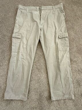 Wrangler Men's Cargo Pants
Beige Relaxed Fit Straight Leg
Outdoor 40 x 29